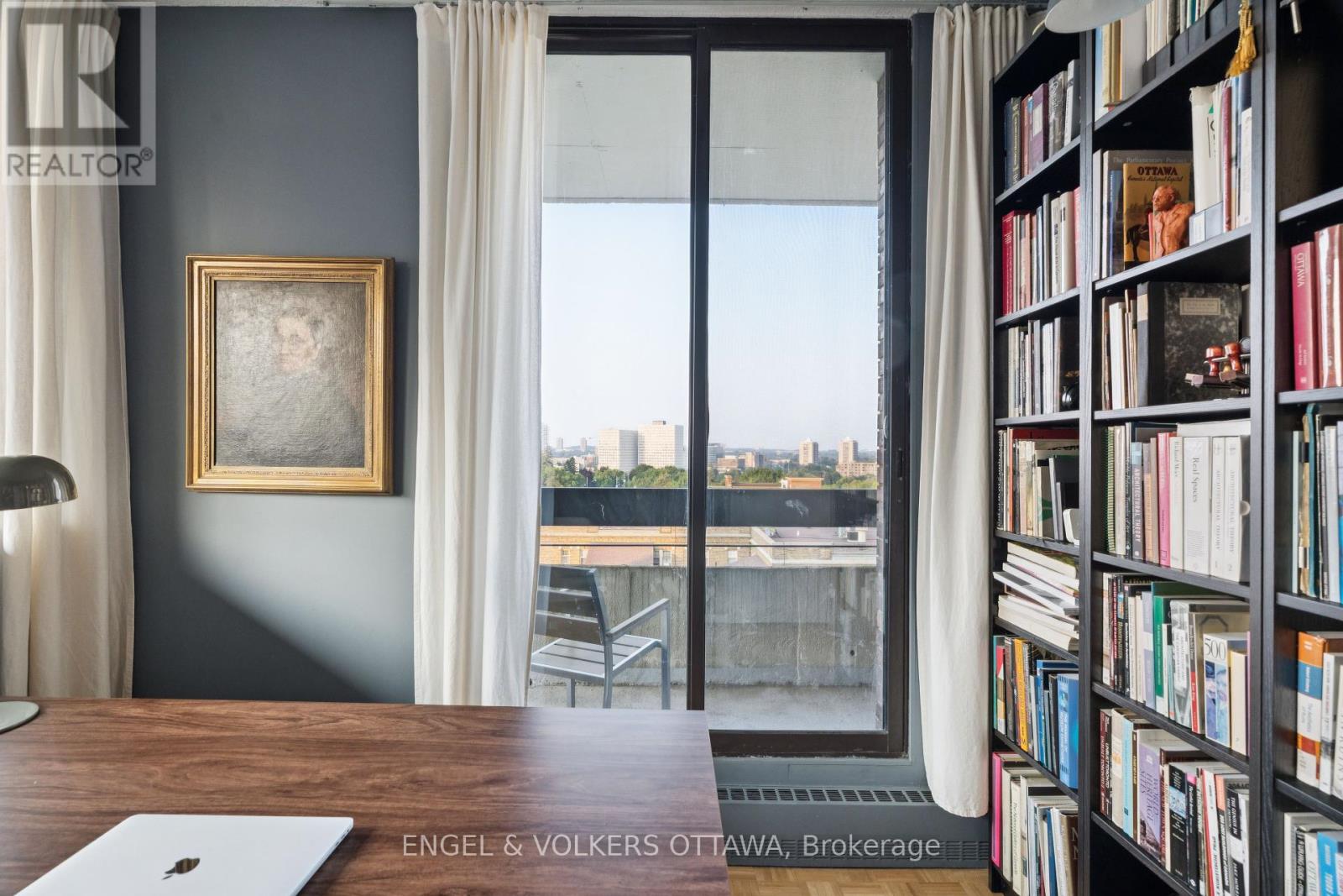 8a - 400 Laurier Avenue E