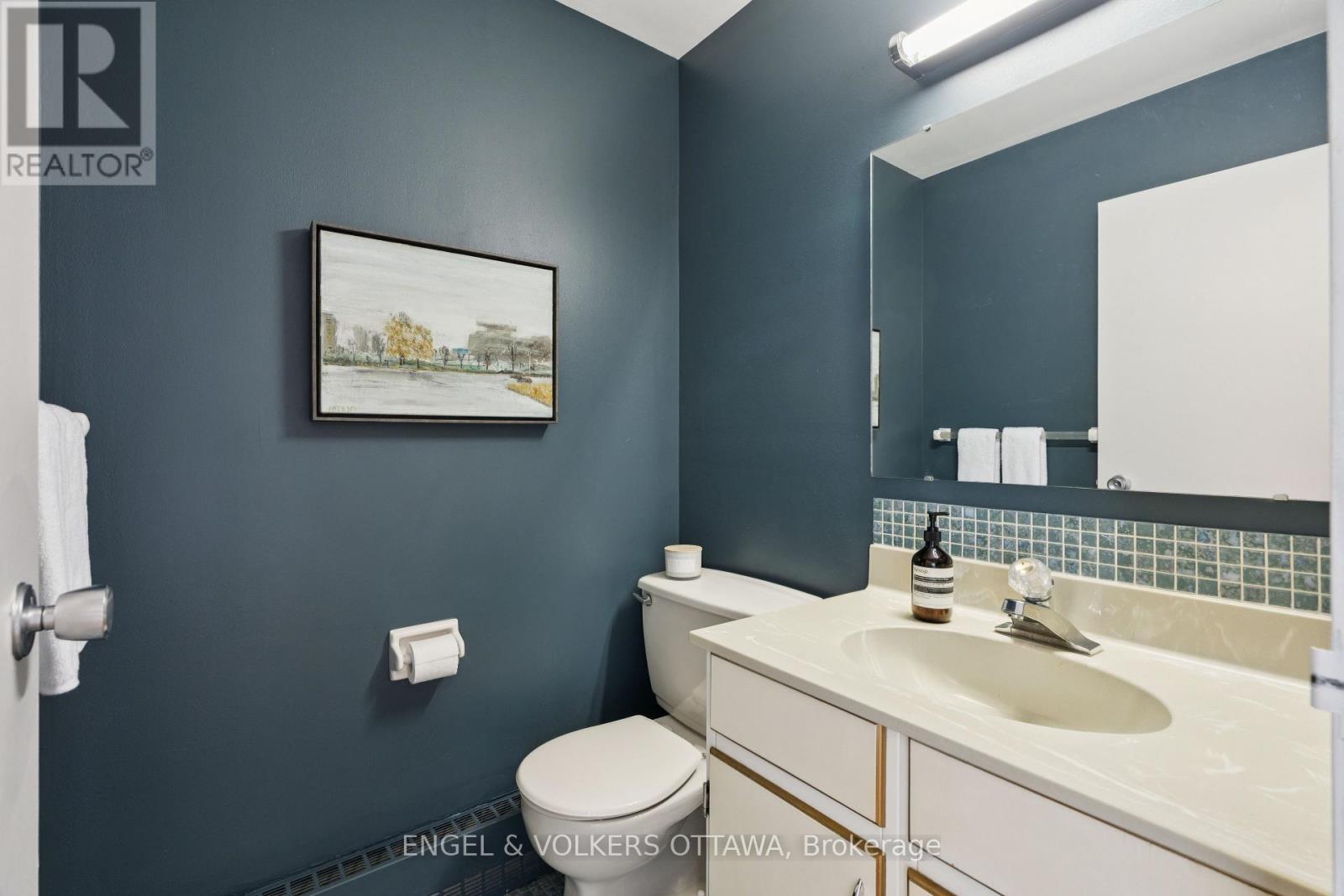 8a - 400 Laurier Avenue E