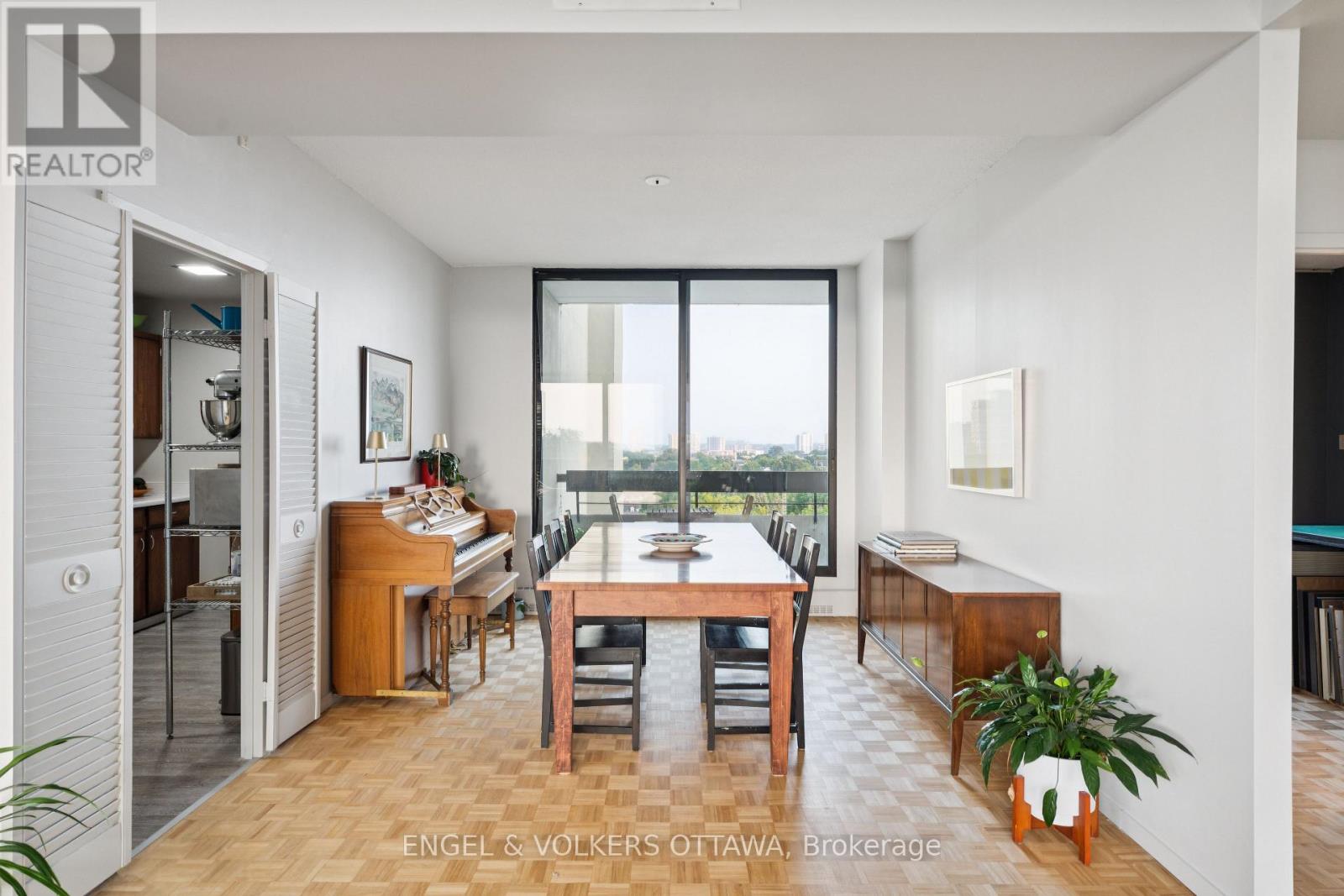 8a - 400 Laurier Avenue E