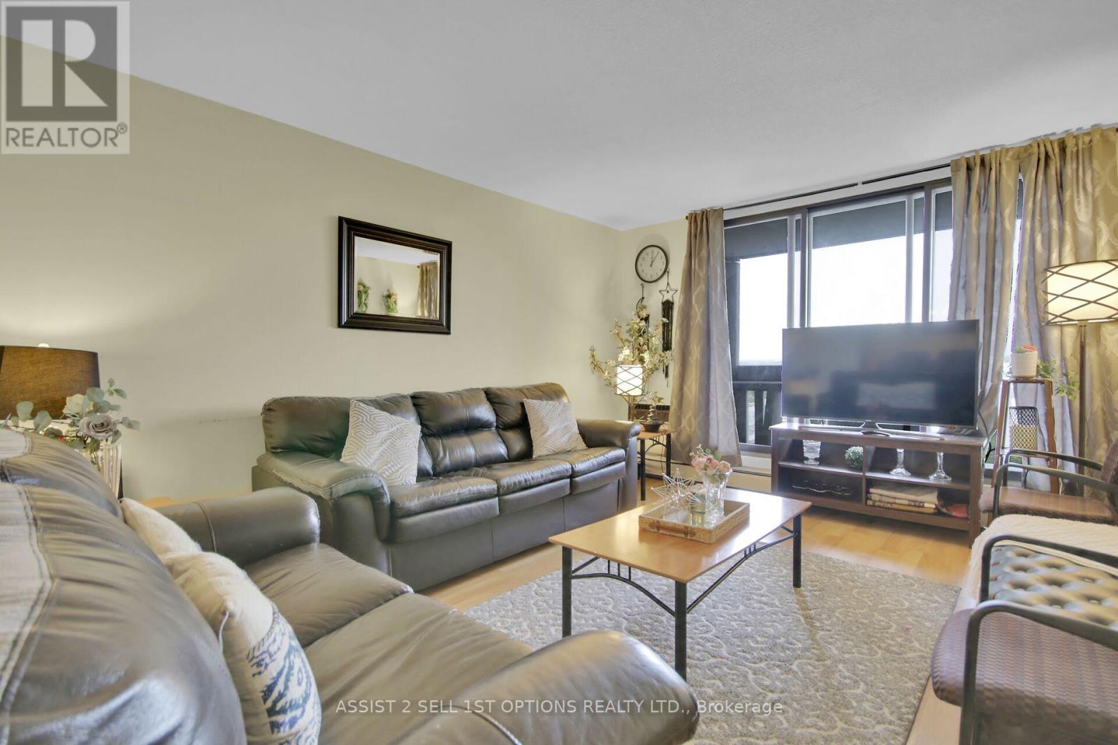 301 - 415 Greenview Avenue