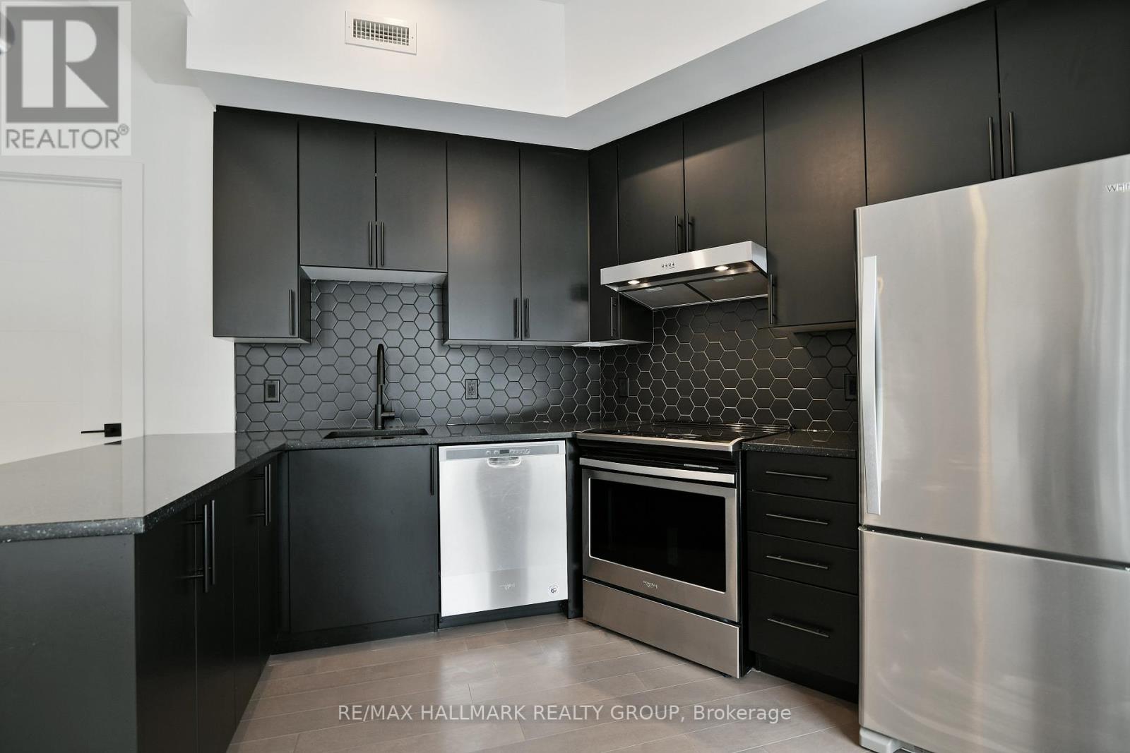 103 - 101 Pinhey Street