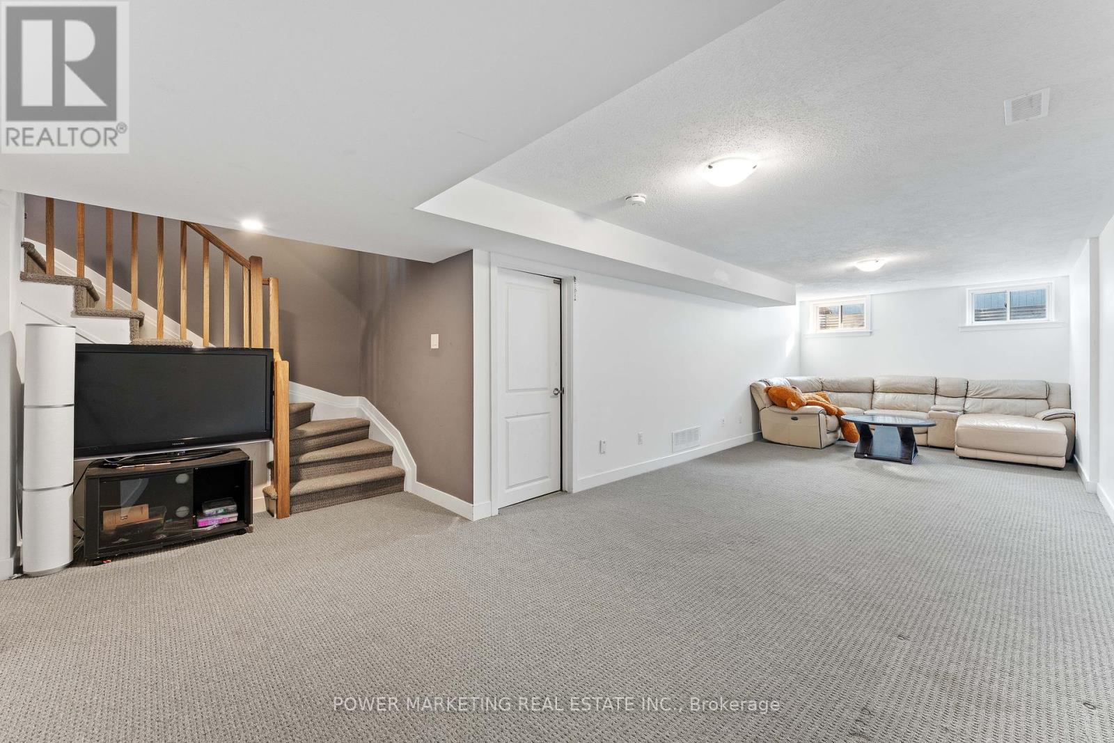 74 Finsbury Avenue