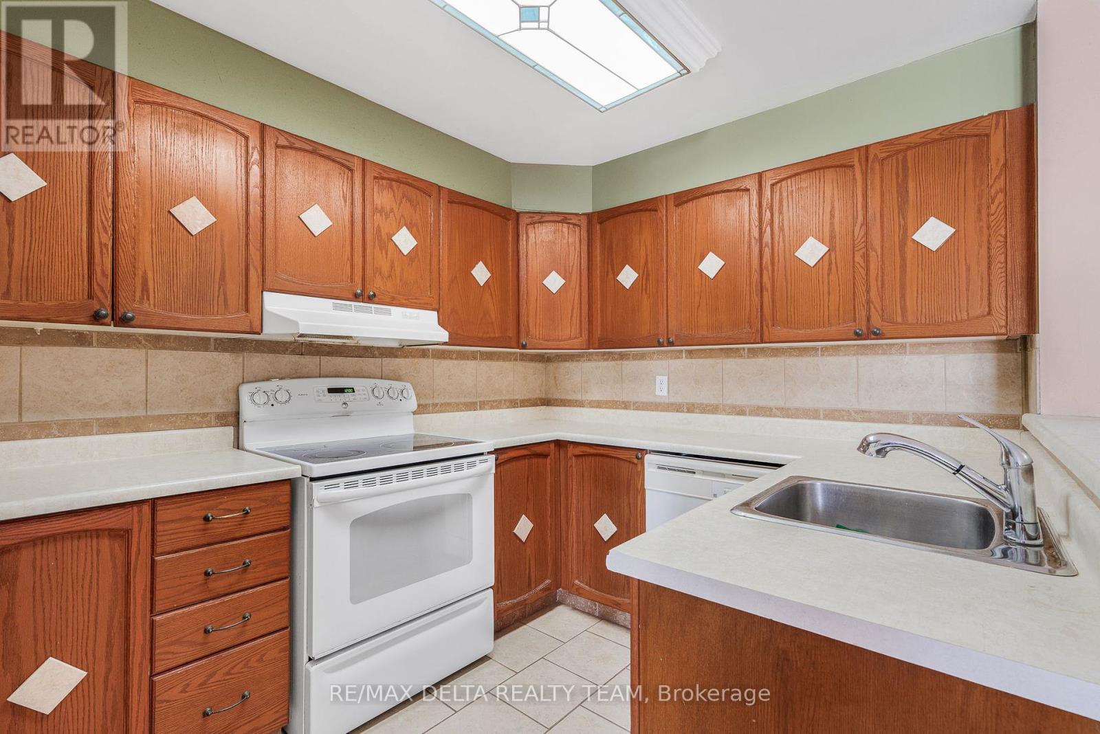 205 - 520 Canteval Terrace