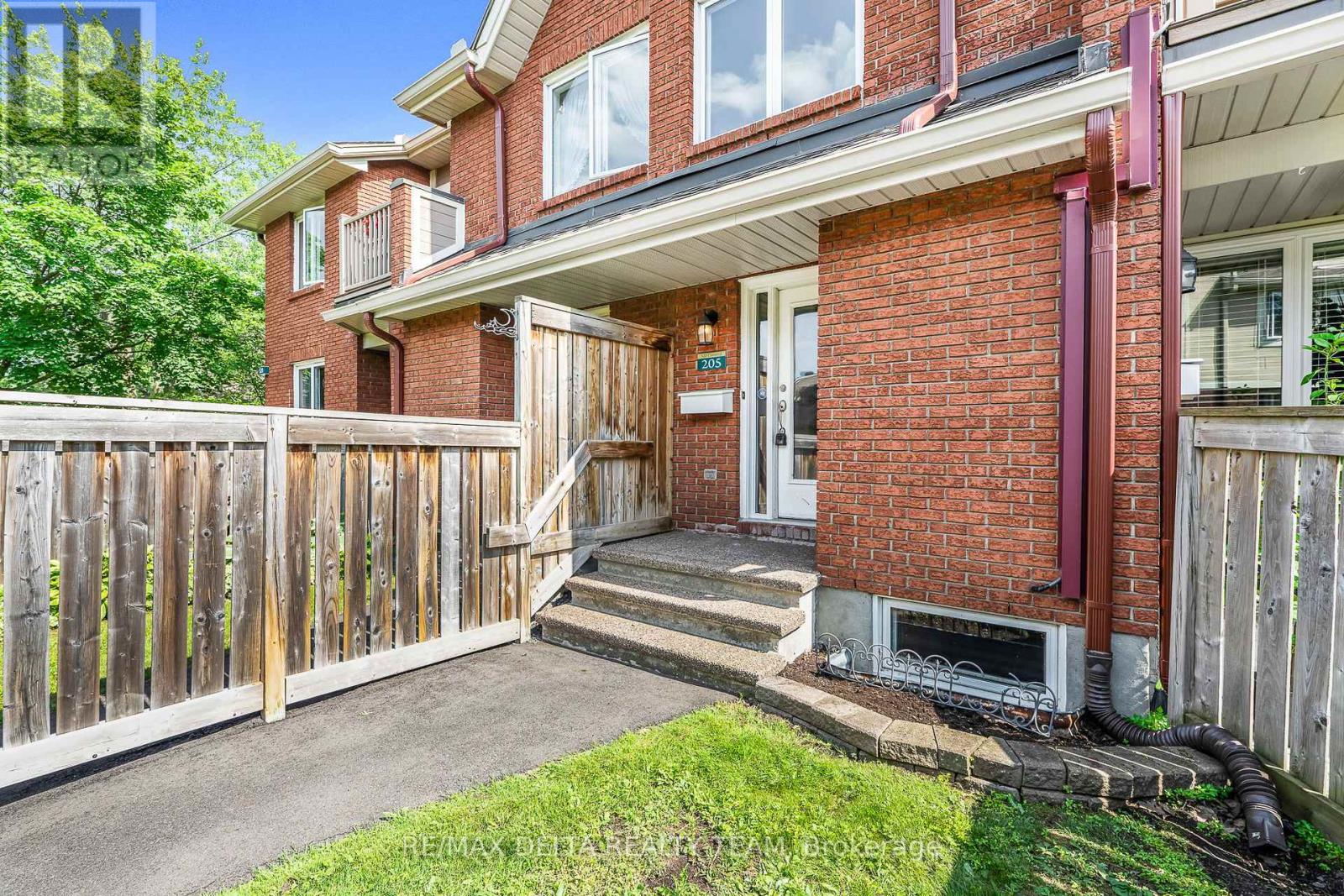 205 - 520 Canteval Terrace