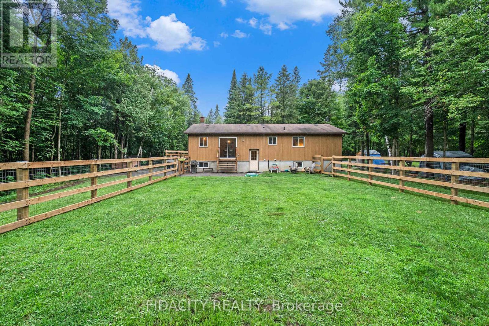 2752 8th Concession North Pakenham Road
