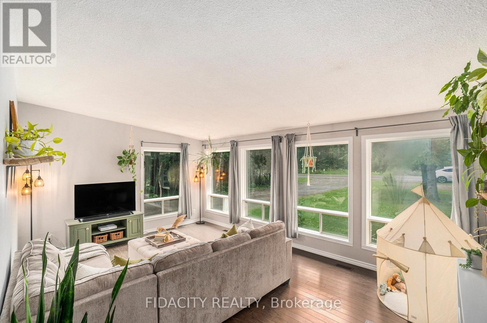 2752 8th Concession North Pakenham Road