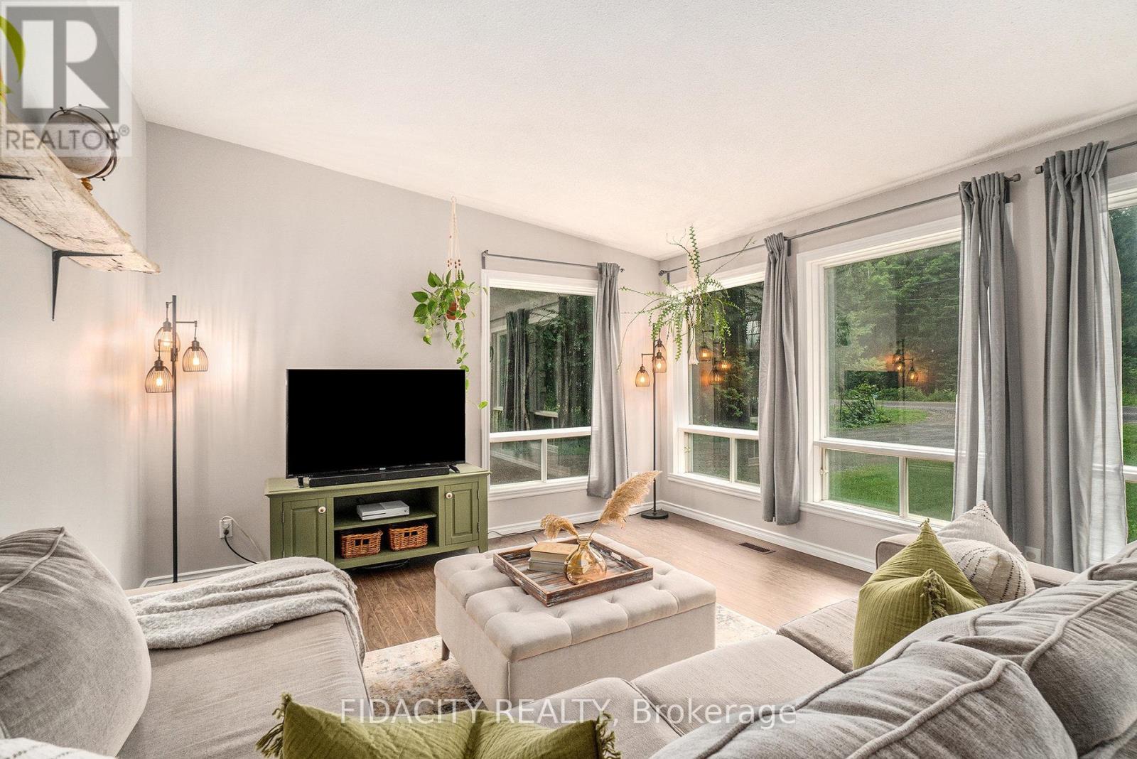 2752 8th Concession North Pakenham Road