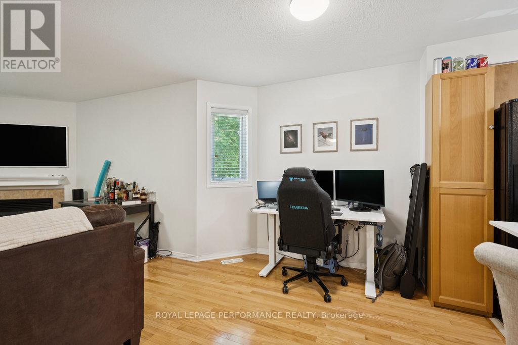 19 - 90 Steele Park Private