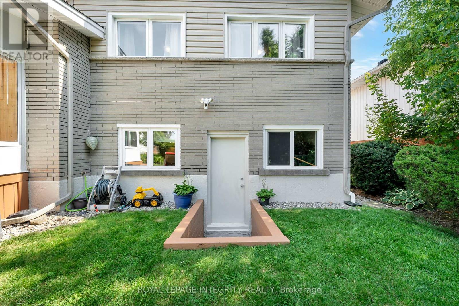 1150 Albany Drive