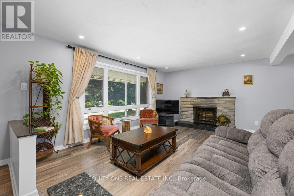 1041 Wiseman Crescent