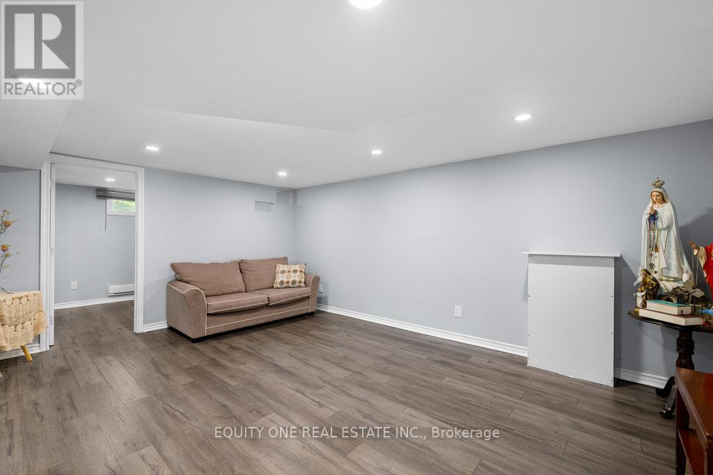 1041 Wiseman Crescent