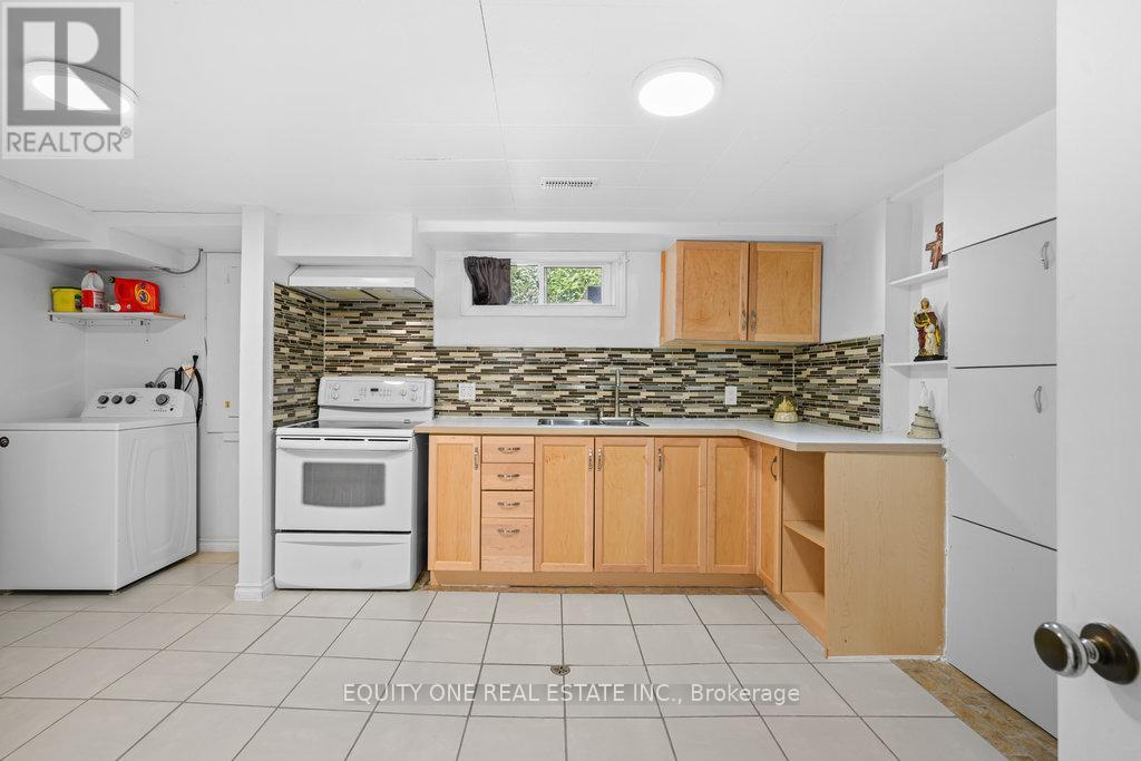 1041 Wiseman Crescent