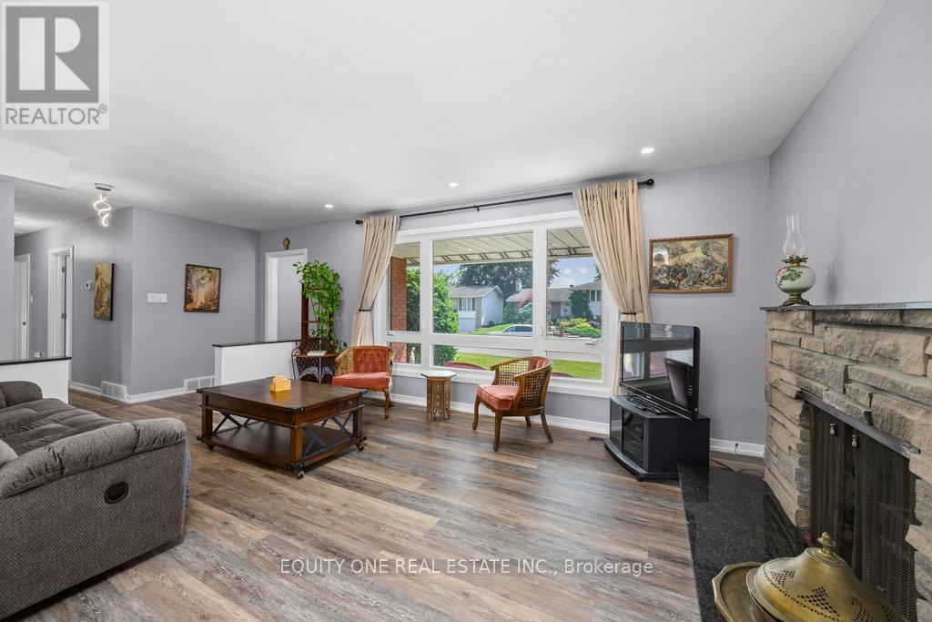 1041 Wiseman Crescent