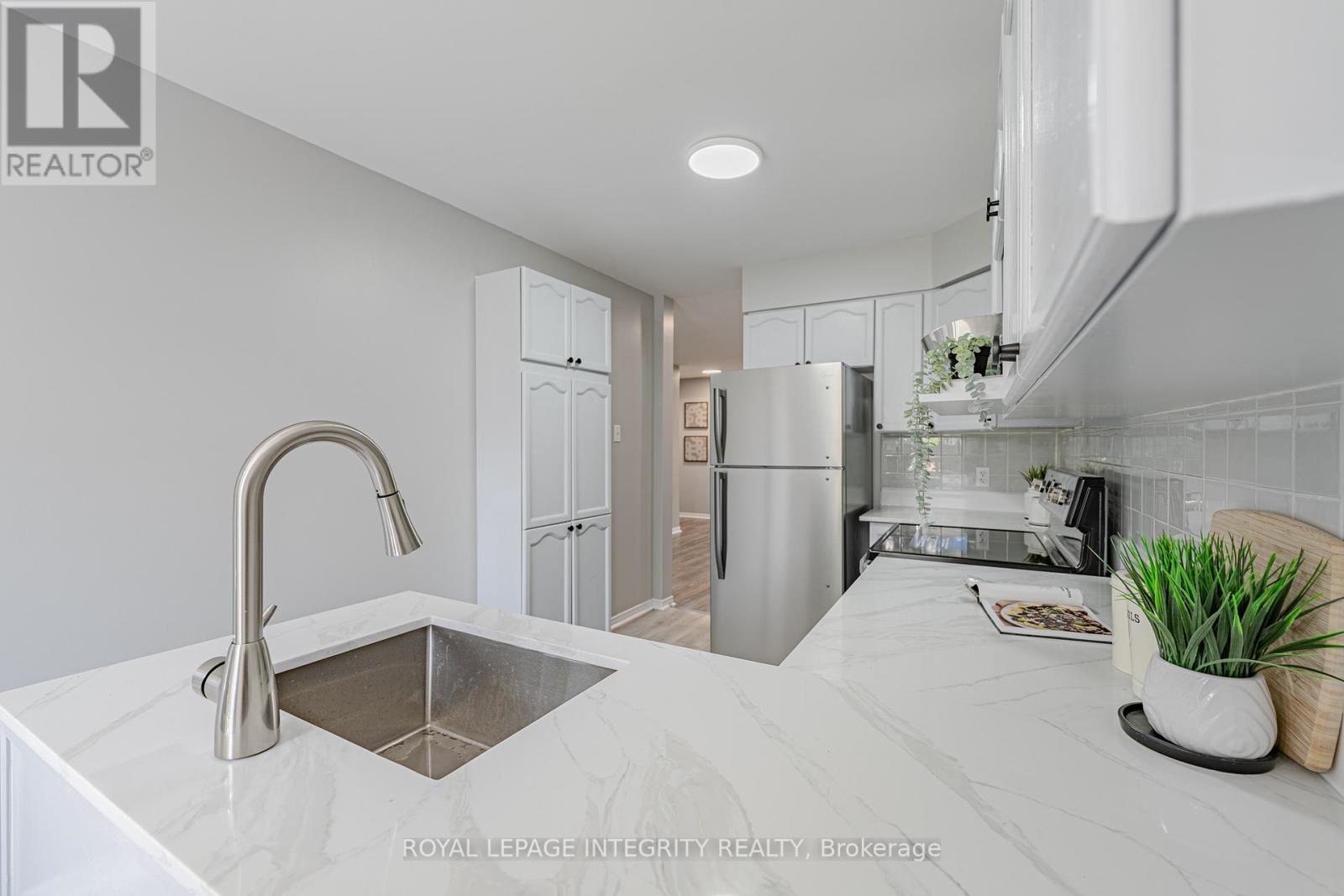 165 Kinross Private