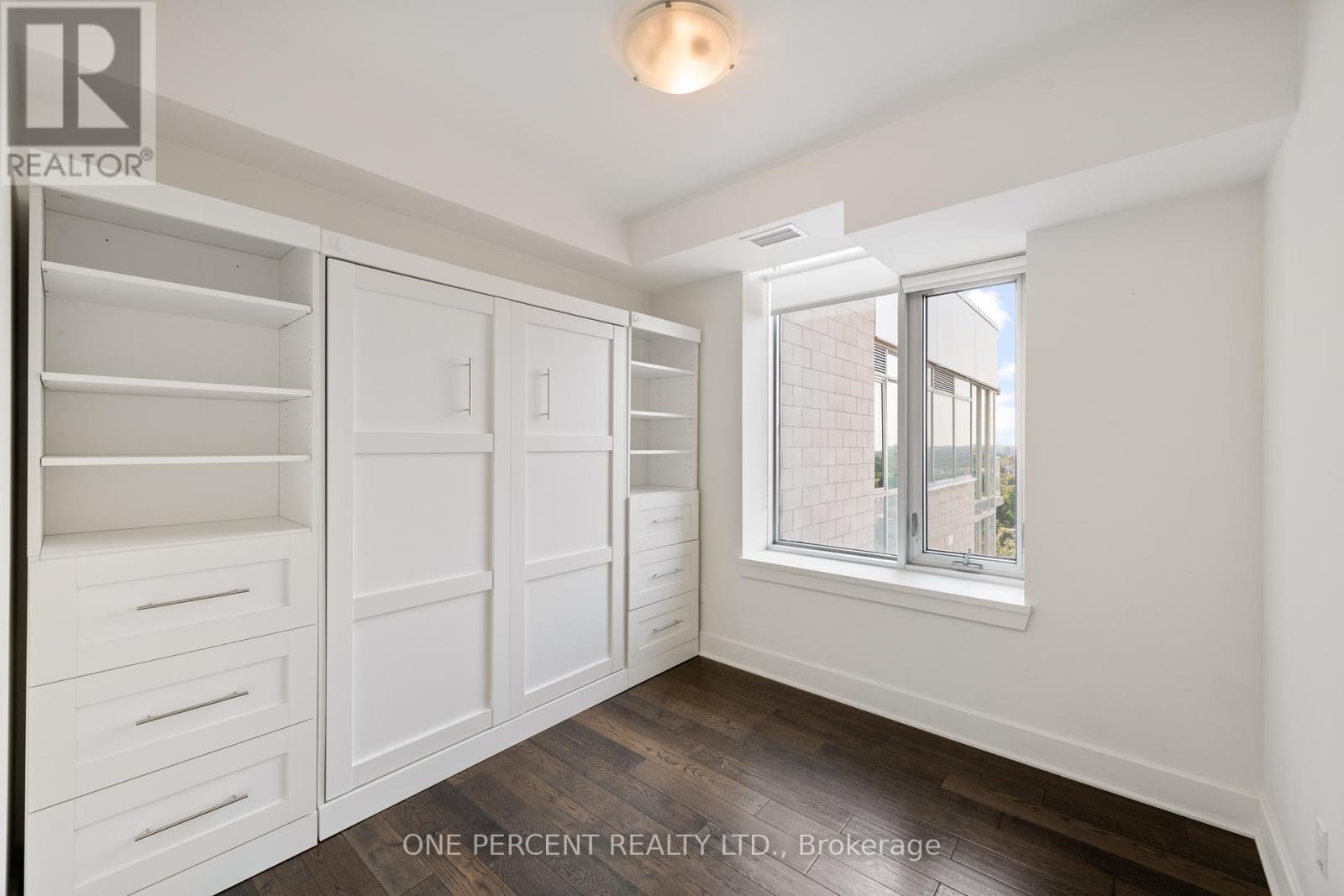 1513 - 255 Bay Street