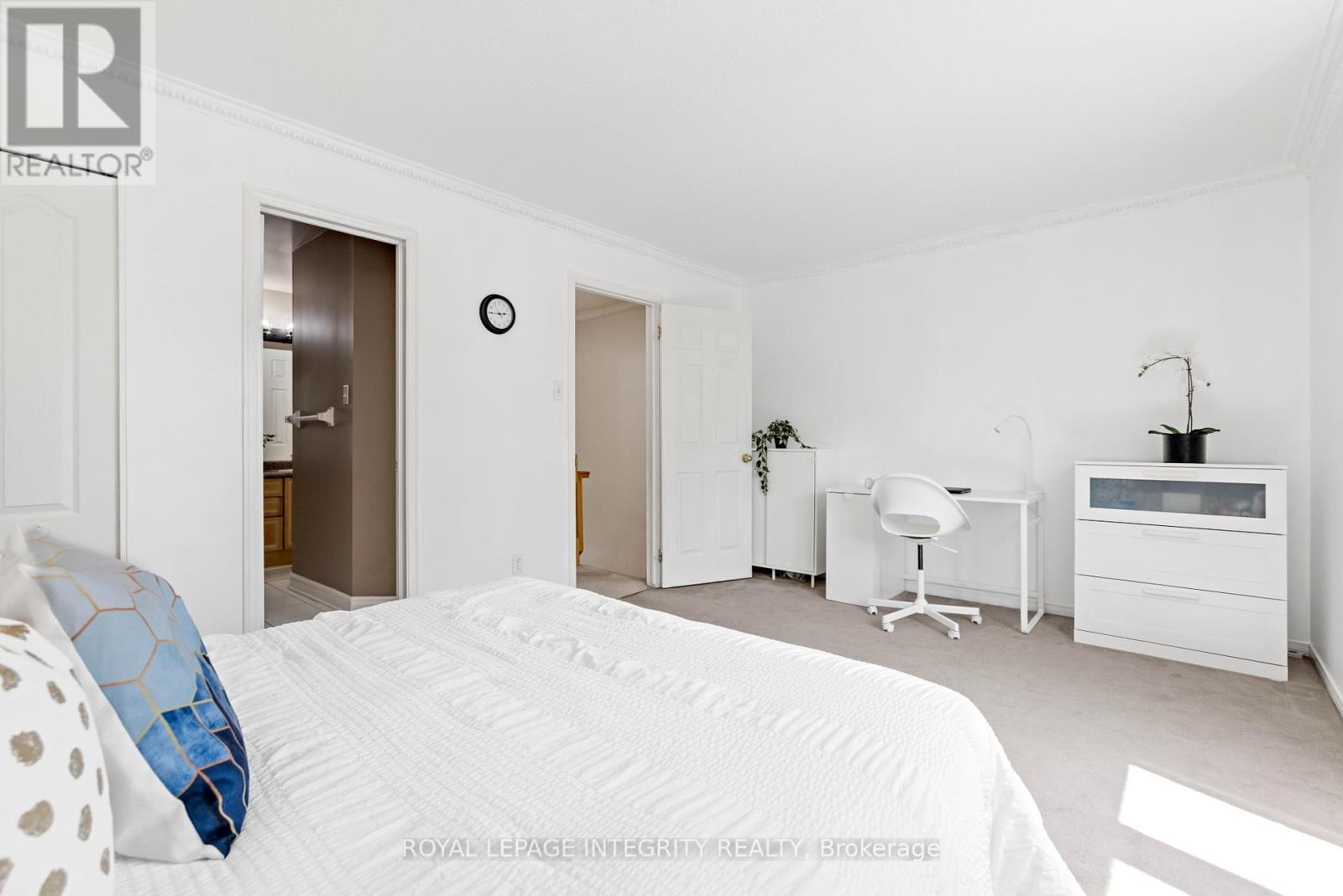 11 Daventry Crescent