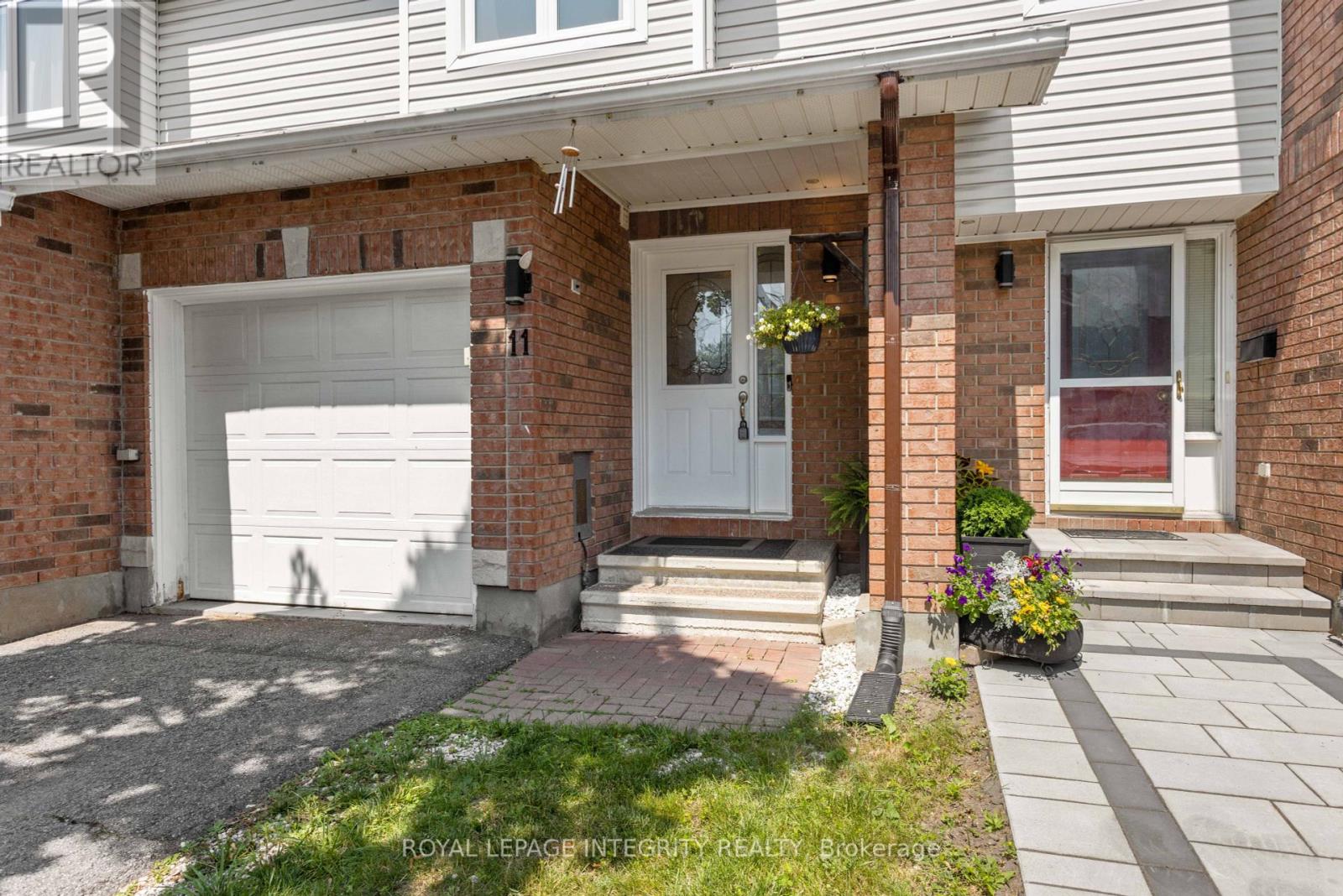 11 Daventry Crescent