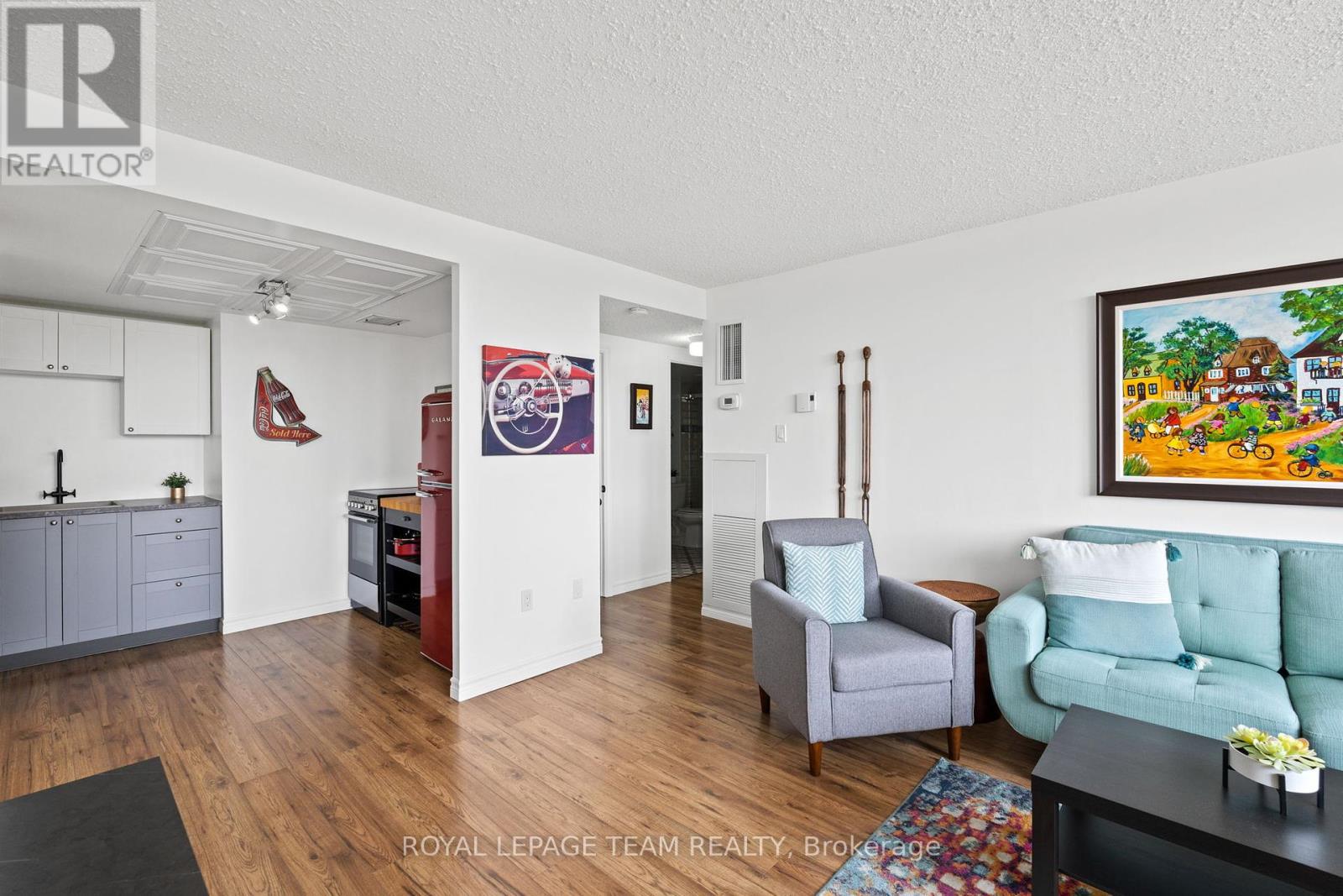 604 - 530 Laurier Avenue W