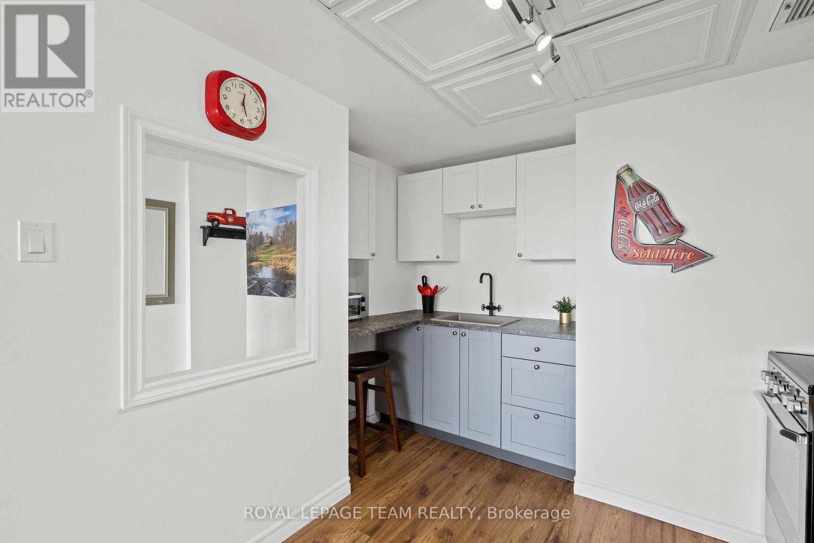 604 - 530 Laurier Avenue W