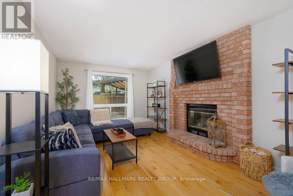 1656 Canemore Crescent