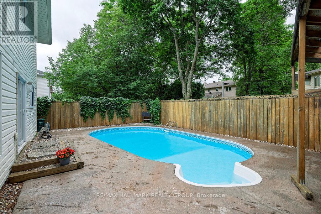 1656 Canemore Crescent