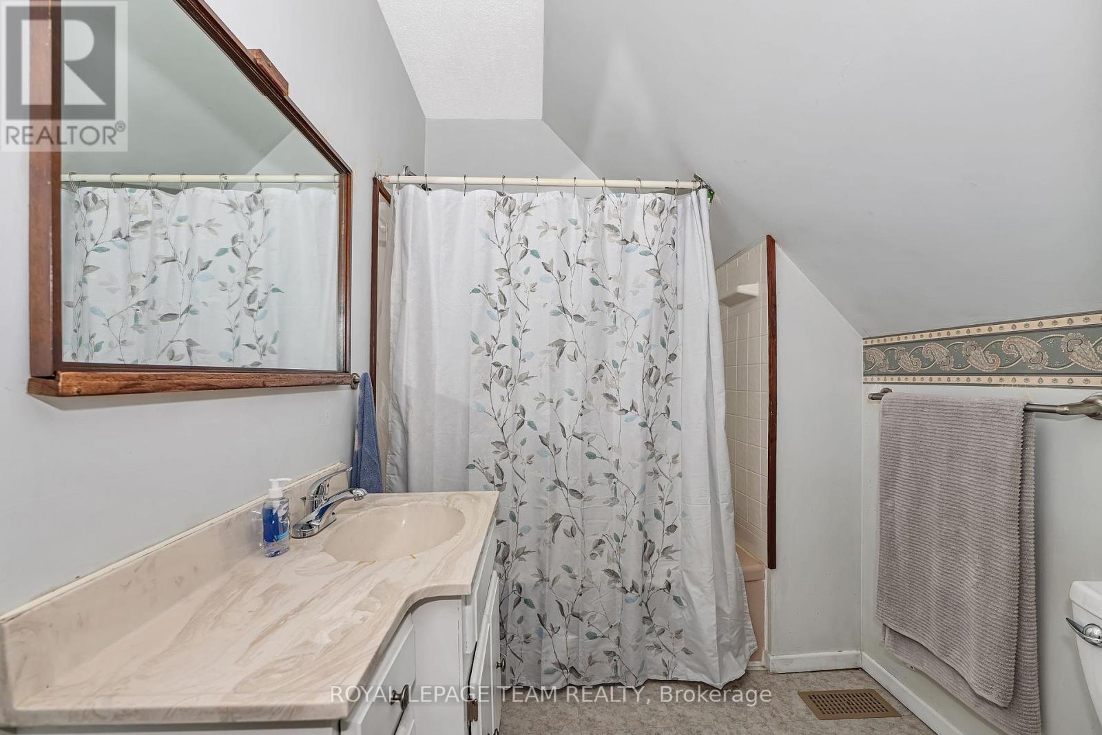 1210 Bayview Drive
