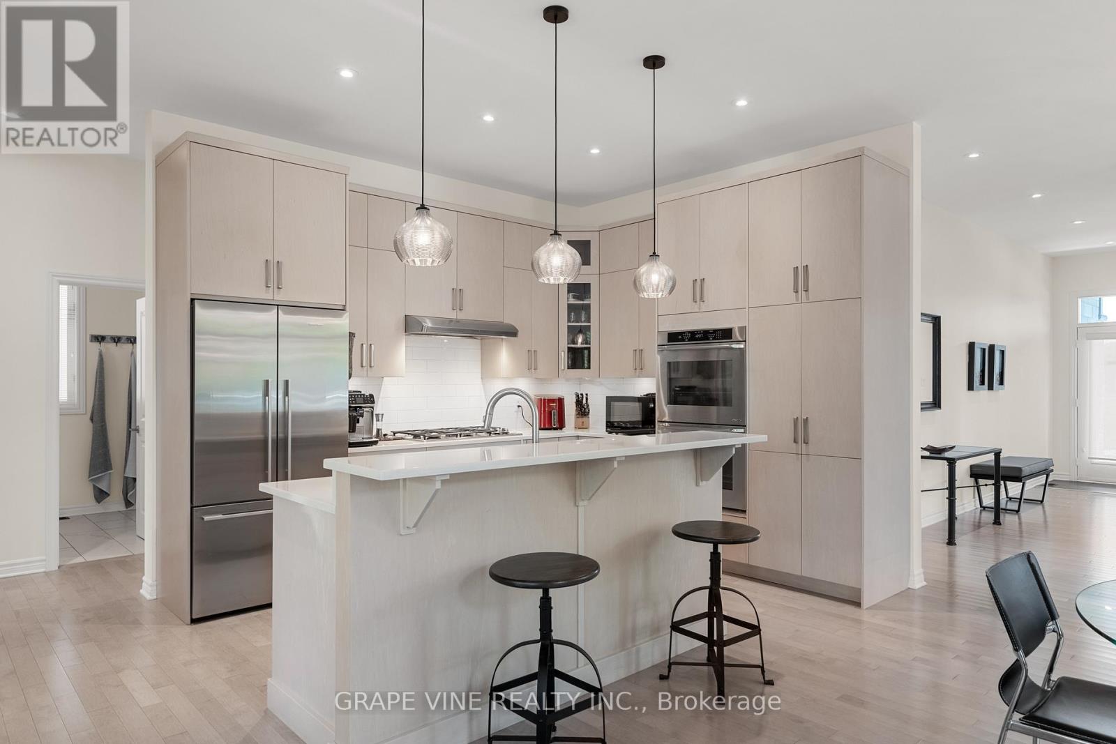 227 Sunnyridge Crescent