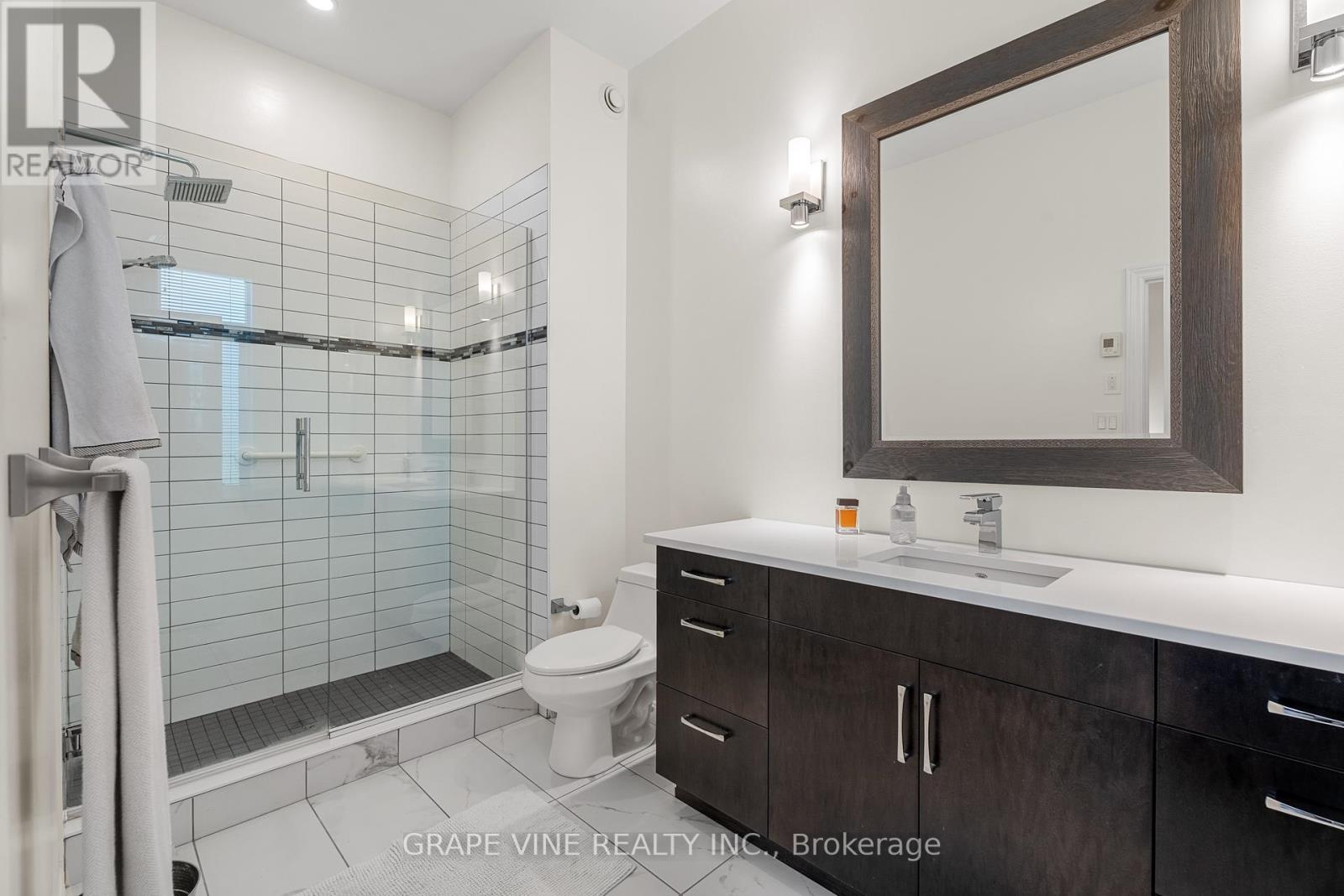 227 Sunnyridge Crescent