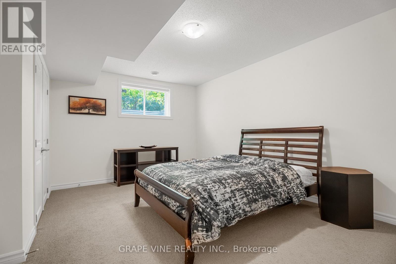 227 Sunnyridge Crescent