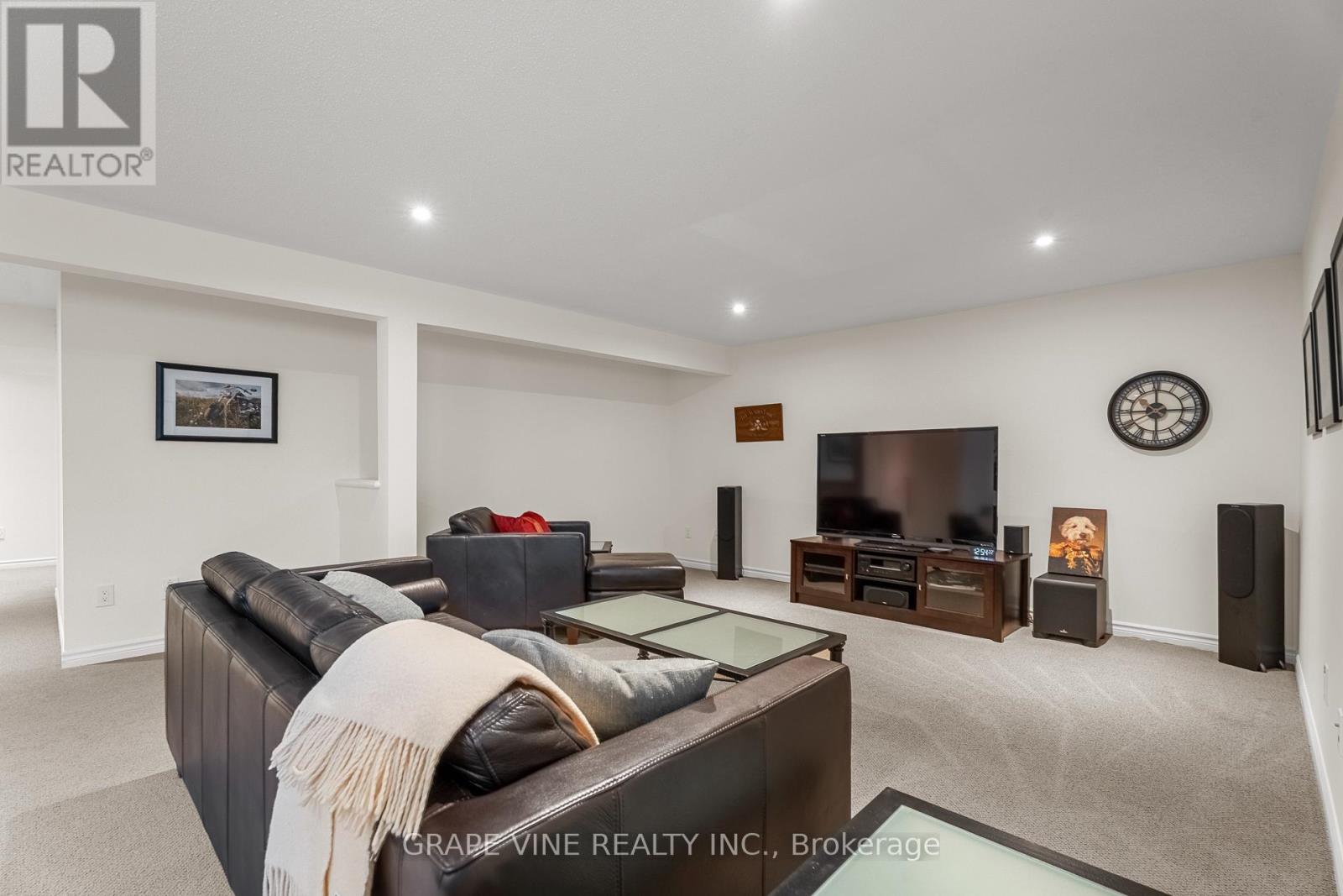 227 Sunnyridge Crescent