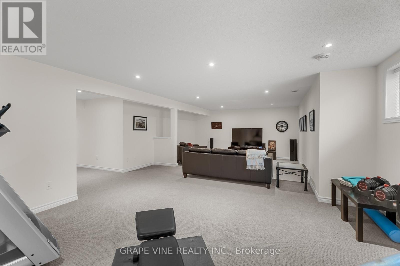 227 Sunnyridge Crescent