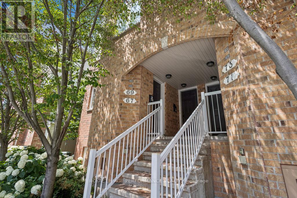 5 - 67 Steele Park Private