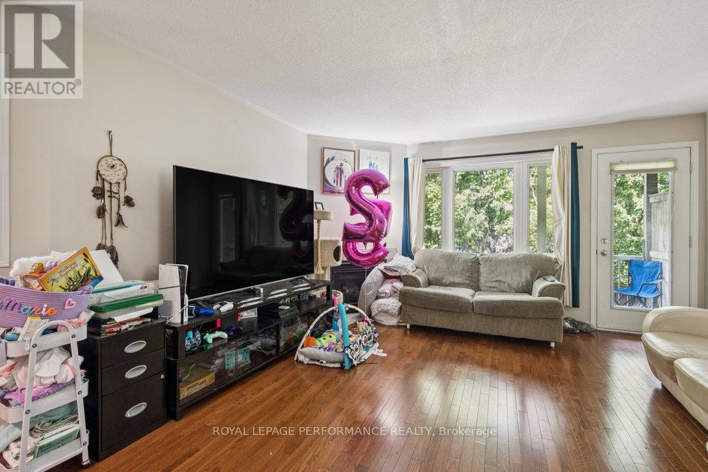 5 - 67 Steele Park Private