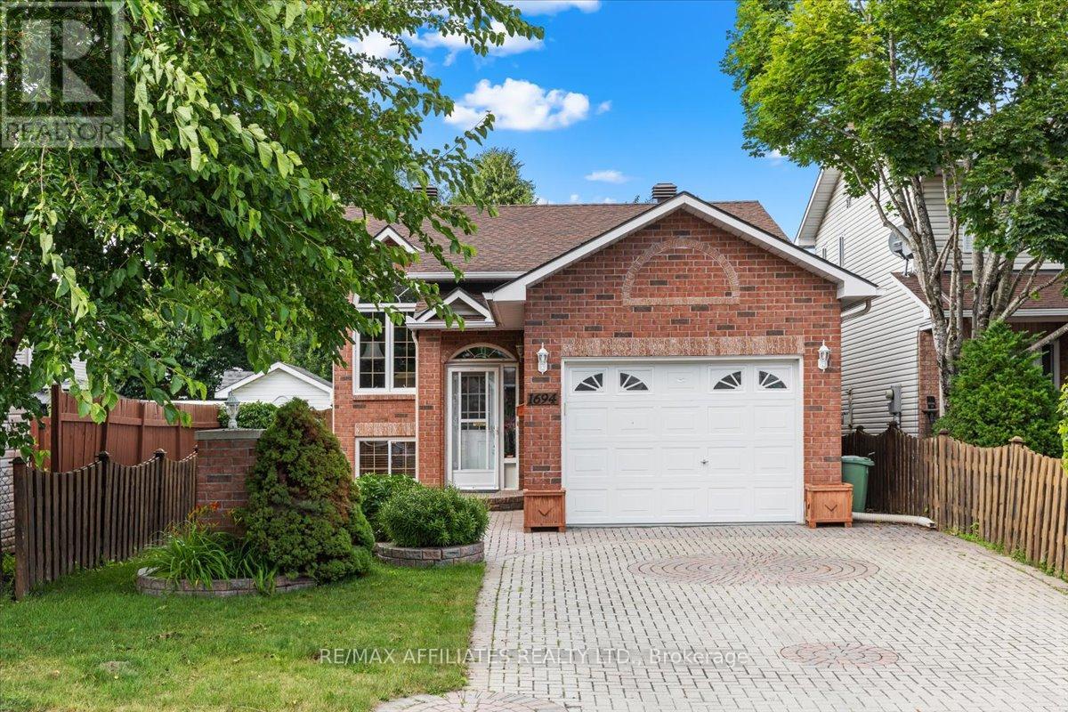 1694 Toulouse Crescent