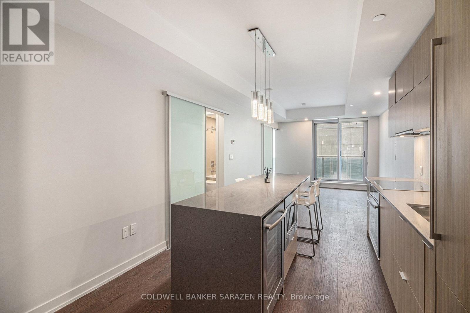 808 - 101 Queen Street