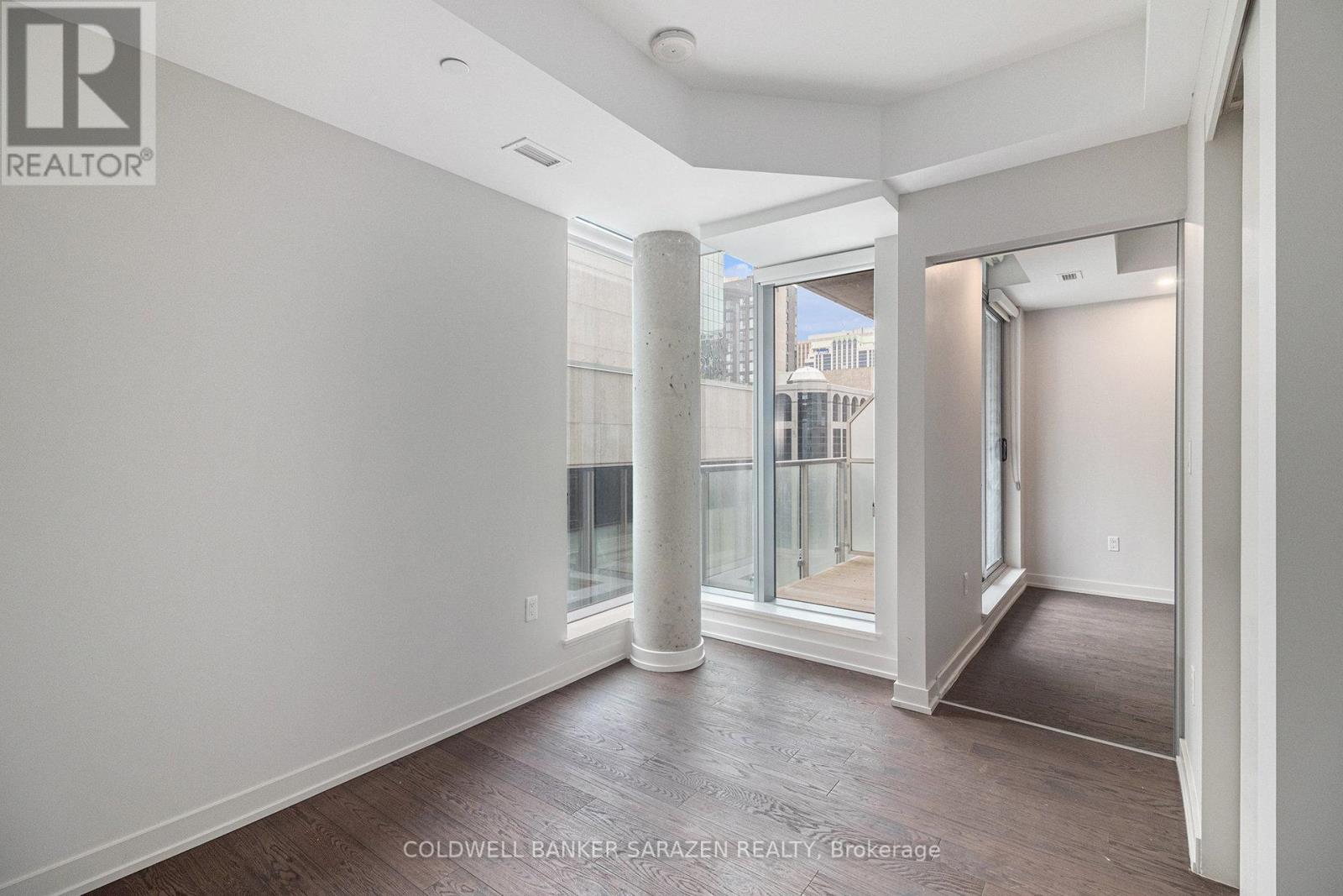 808 - 101 Queen Street