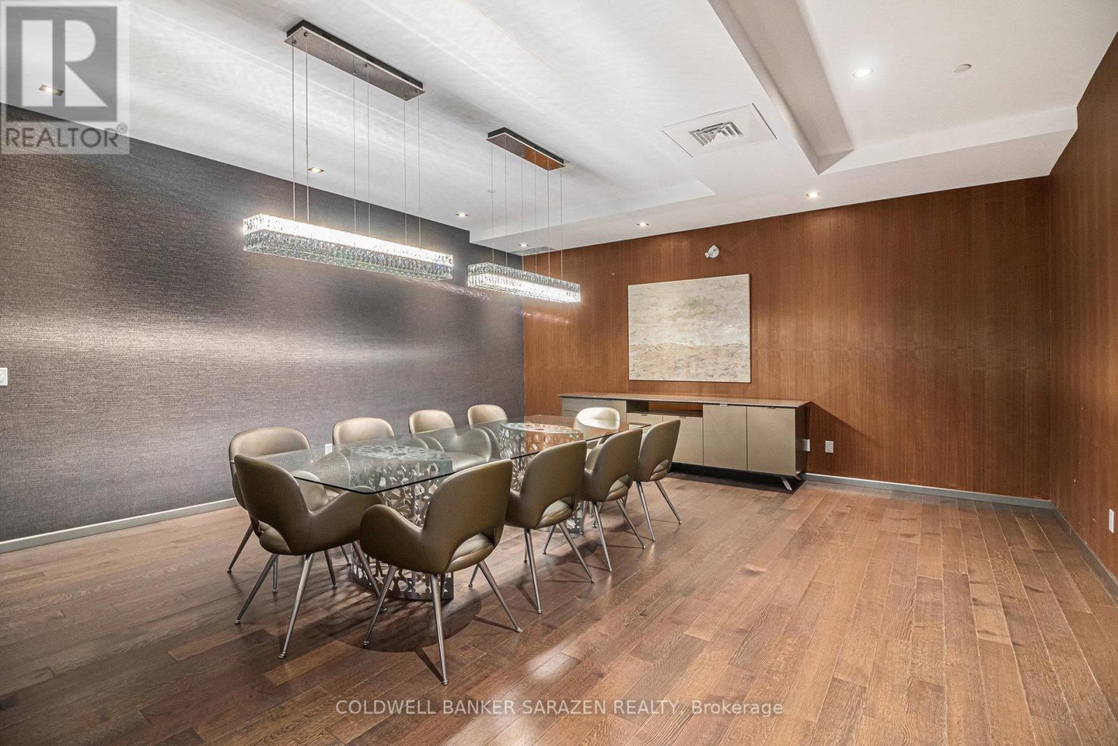 808 - 101 Queen Street