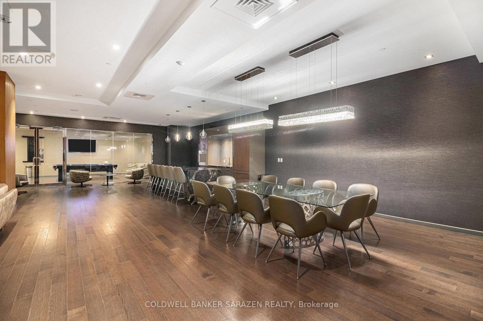 808 - 101 Queen Street