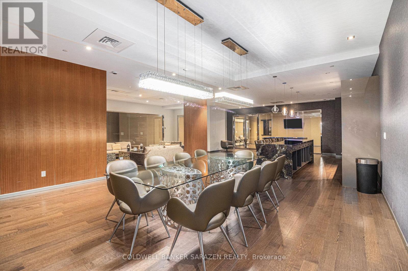 808 - 101 Queen Street