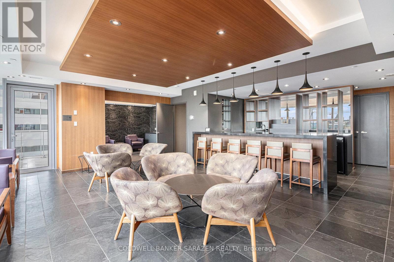 808 - 101 Queen Street