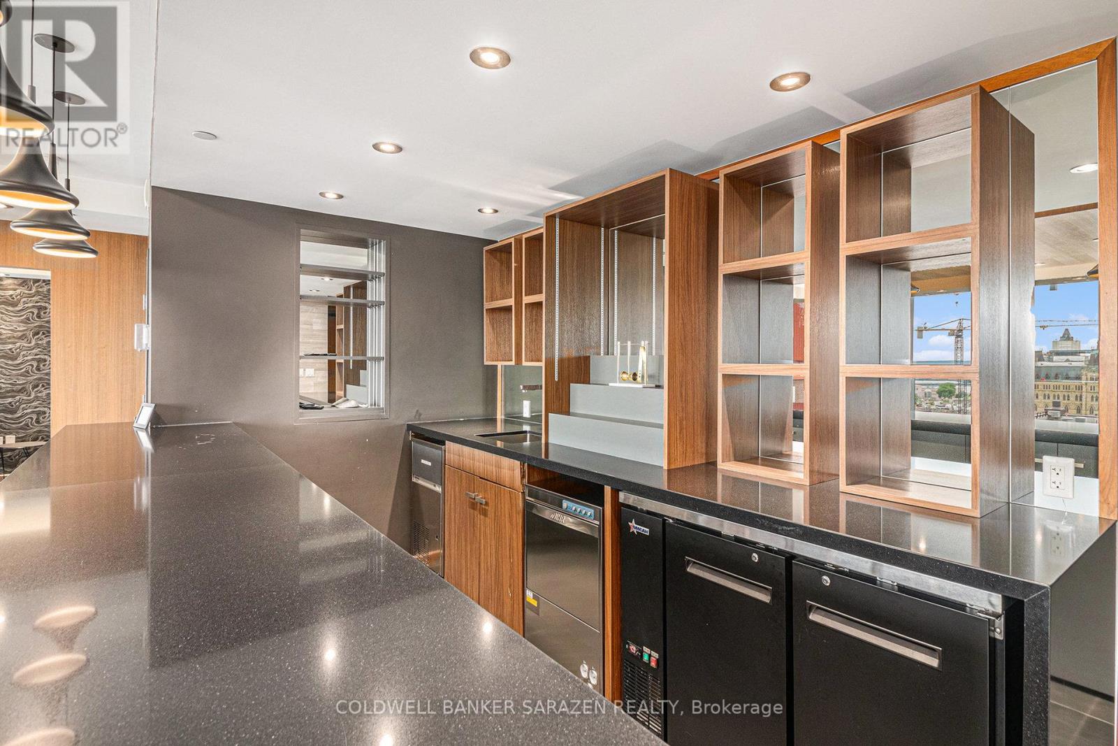 808 - 101 Queen Street
