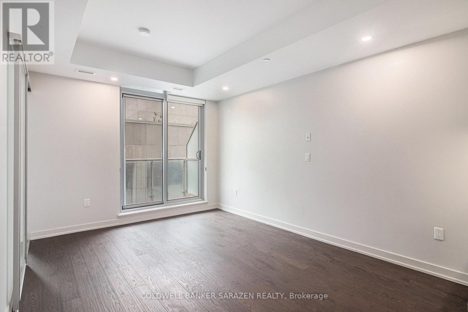 808 - 101 Queen Street