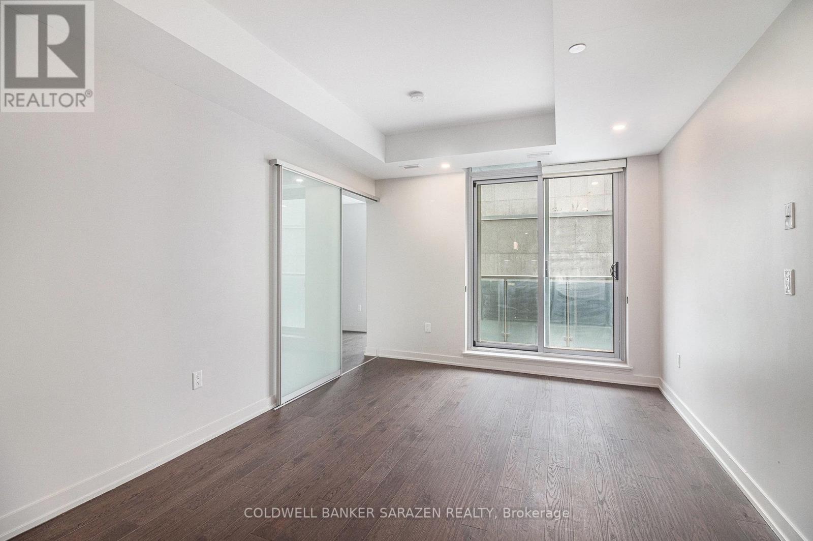 808 - 101 Queen Street