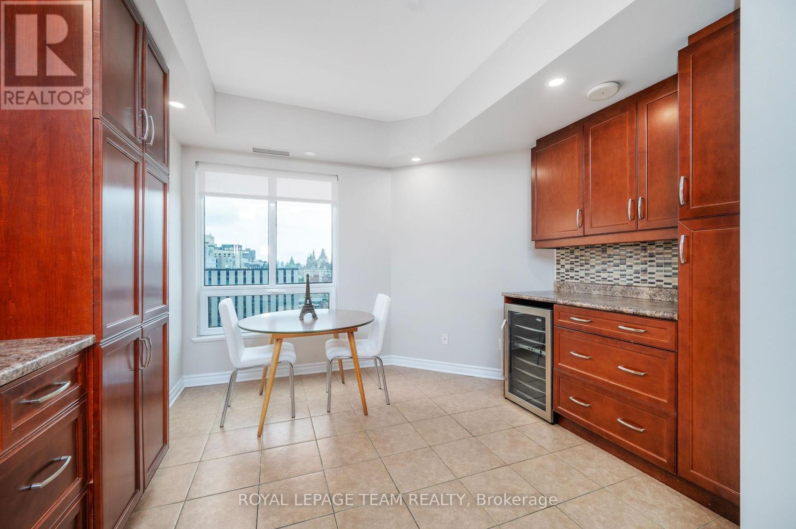 1704 - 200 Rideau Street