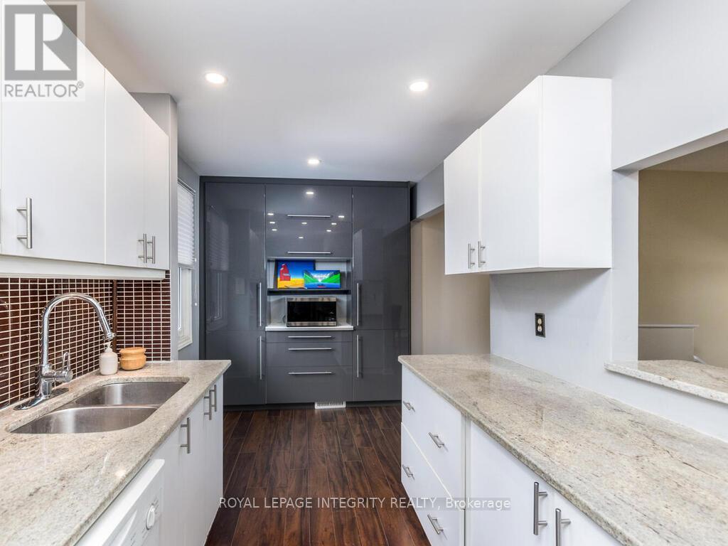 27 - 655 Richmond Road
