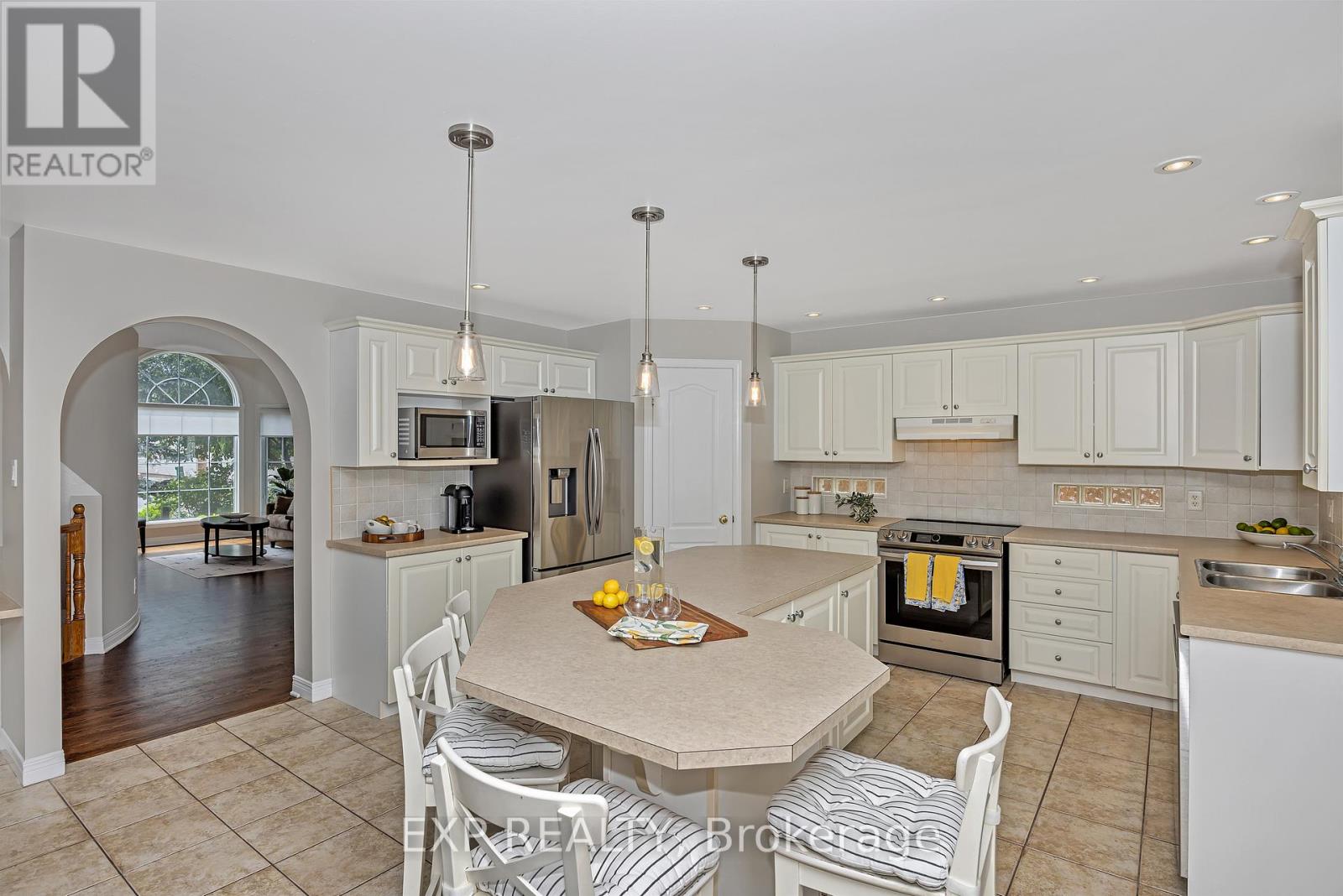 3722 Mountain Meadows Crescent N