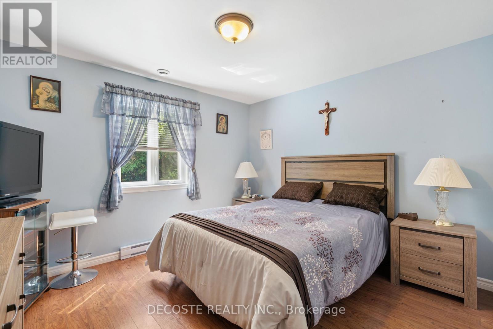 4 - 508 Massie Crescent