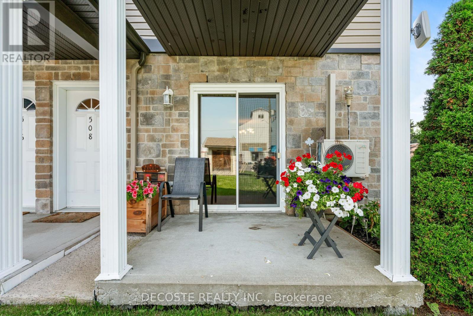 4 - 508 Massie Crescent