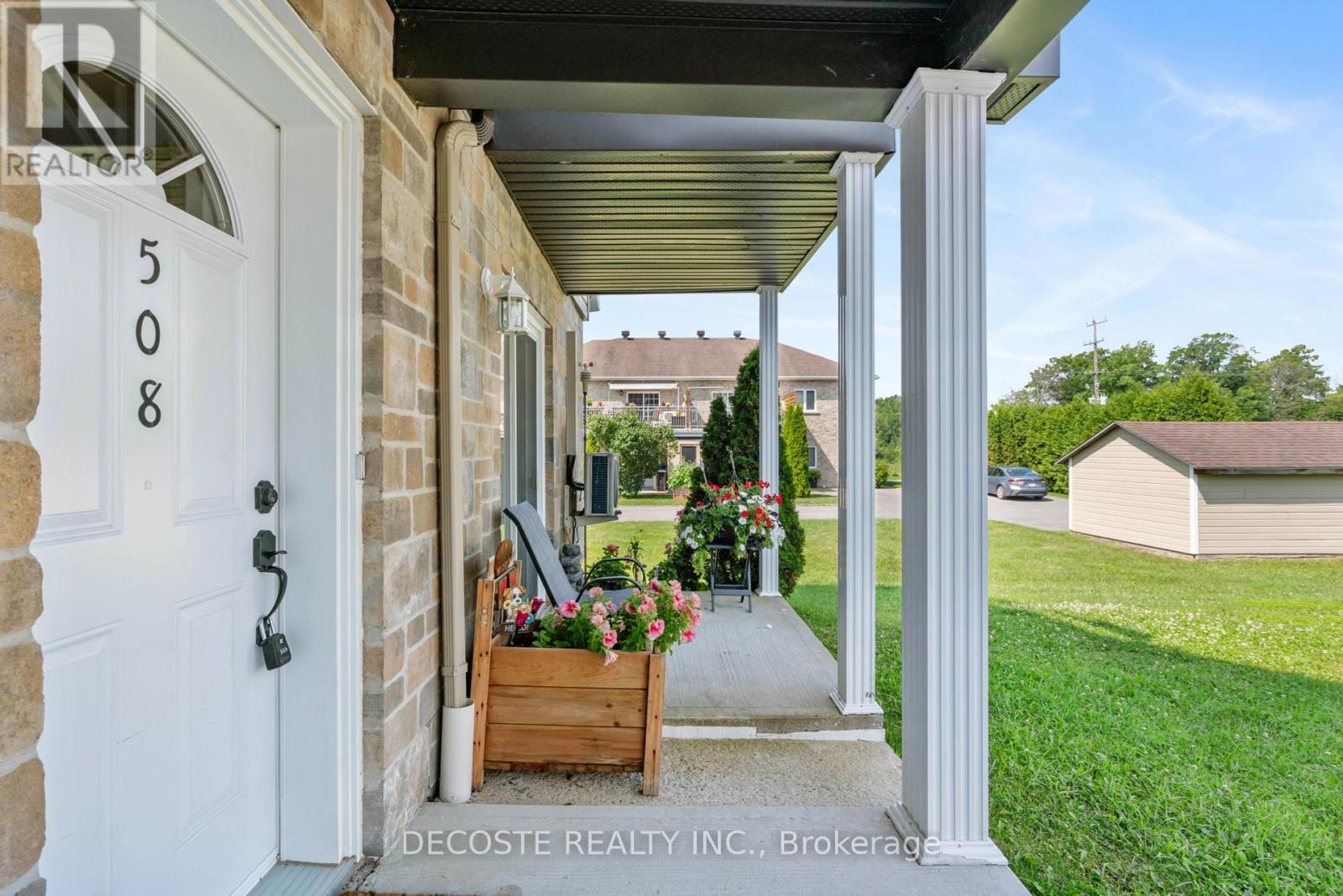 4 - 508 Massie Crescent