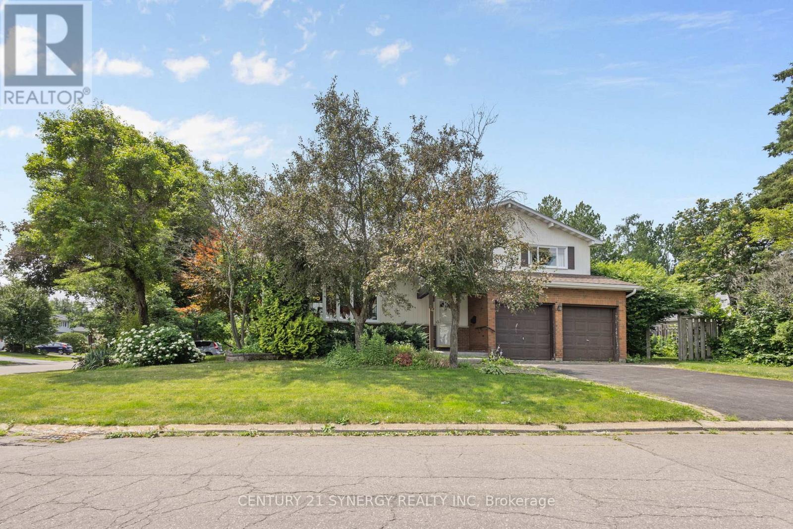 14 Silver Aspen Crescent